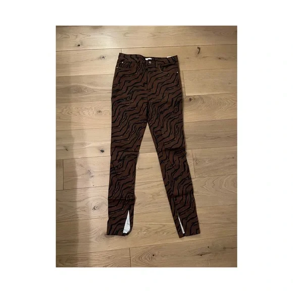 Animal print high rise jeans 🦓🤎 - Picture 5 of 8